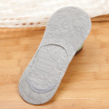 Chaussettes de contact pour hommes avec une teneur en coton élevé et des chaussettes de bateaux légers transpirent les chaussettes sans glissement en silicone absorbant